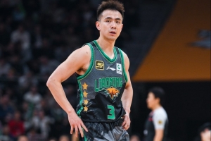 羨慕！原帥：趙繼偉玩起球來是樣樣精通 什么動(dòng)作都隨便做