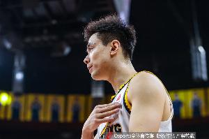 遼寧男籃續(xù)約趙繼偉后用掉第2個(gè)頂薪名額 還剩1個(gè)頂薪名額