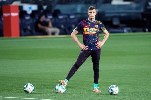 世體：巴薩將把佩尼亞租給埃爾切，借此釋放薪資空間注冊什琴斯尼