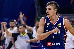 不光會終結！博格丹5中4貢獻11分 7助并列全場最高 5失誤略辣眼