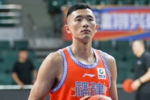 凱撒：陳林堅是福建男籃的領(lǐng)袖 現(xiàn)在是年輕球員展現(xiàn)的機會了