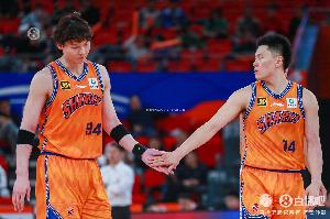 內(nèi)外都兵強(qiáng)馬壯！上海男籃陣容：王哲林張鎮(zhèn)麟洛夫頓古德溫領(lǐng)銜