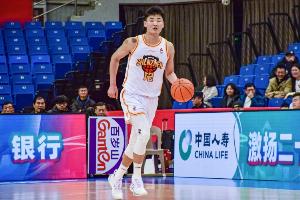 深圳注冊19名球員：顧全續(xù)簽兩年C類 賀希寧頂薪剩1年 周鵬剩1年