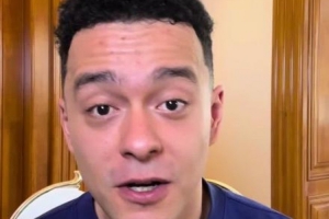 媒體人：去年新疆主場(chǎng)輸廣東后趙睿和廣東球員慶祝 這不尊重新疆