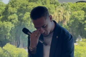 如愿以償！安東尼在貝蒂斯歡迎會上喜極而泣