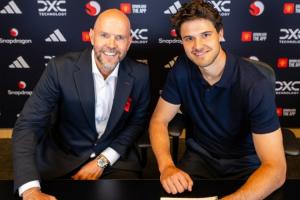 太像了？曼聯(lián)新援拉門斯與經(jīng)紀人合影，球迷熱議：是滕哈赫對吧