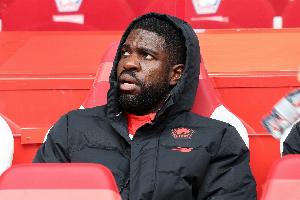 飽受膝傷折磨，隊(duì)報(bào)：31歲烏姆蒂蒂正在考慮繼續(xù)踢球還是退役