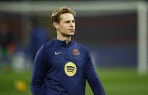 世體：德容臀部輕微不適，提前離開(kāi)國(guó)家隊(duì)集訓(xùn)營(yíng)返回巴薩