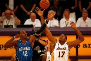 楊毅舊言論：霍華德排不進(jìn)歷史中鋒前十 大帝&約基奇都比他強(qiáng)