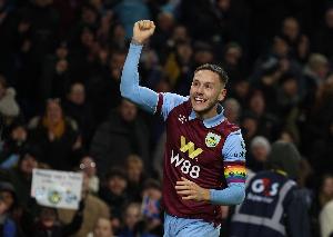 記者：前伯恩利隊(duì)長(zhǎng)布朗希爾自由身加盟利雅得青年人，簽約2年