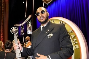 詹韋同框&甜瓜魔獸獲獎！NBA官方曬昨日名人堂現(xiàn)場照片