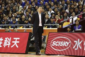 王治郅昨日來(lái)到女籃集訓(xùn)基地 接下來(lái)將重點(diǎn)指導(dǎo)內(nèi)線球員個(gè)人技術(shù)