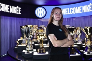 荷蘭女足前鋒范迪克加盟國米：很驕傲成為內(nèi)拉，迫不及待上場(chǎng)