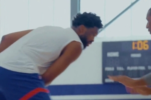 76人官推曬恩比德和喬治訓練片段：開工之前的訓練