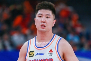 上賽季場均6.3分1.4板！劉煒：王薪凱新賽季有望加盟新疆男籃