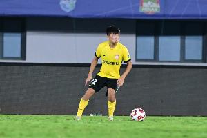 楊希-2012年來單場中超至少嘗試10搶斷，或至少成功8次最年輕球員