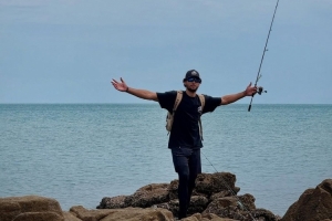 除了籃球啥都玩！西蒙斯曬近期動態(tài)：出游+釣魚+玩橄欖球