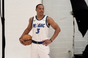 魔術(shù)新賽季氛圍火爆！貝恩在奧蘭多高速拋錨 反獲球迷熱情歡呼