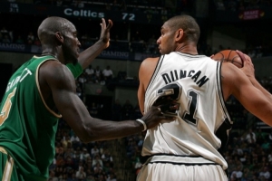 在內(nèi)線遇過最難防的球員是誰？扎克-蘭多夫：KG和鄧肯