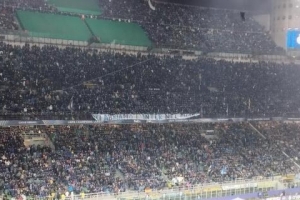 國(guó)米2-1薩索洛的比賽吸引68852名觀眾現(xiàn)場(chǎng)觀賽，客隊(duì)看臺(tái)共233人