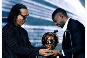 回旋鏢打臉自己??登貝萊2014年發(fā)文：足球太難了，11年后獲金球