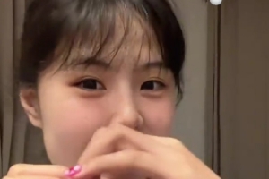 李月汝表演手勢(shì)舞：早上好各位 有什么倒忙可以讓我?guī)蛦? >
                                        </div>
                                    </div>
                                    <div   id=