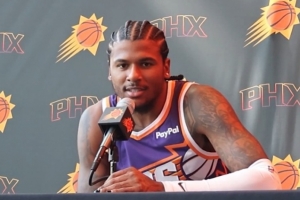 杰倫-格林：主帥強調(diào)進攻空間要拉得更開 我們打快速強硬的籃球