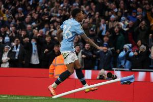 記者：薩維尼奧不排斥繼續(xù)為瓜帥效力，續(xù)約談判在進(jìn)行但尚未完成