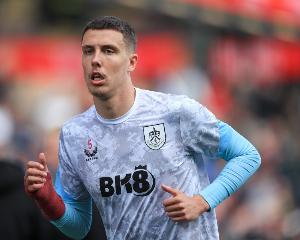 伯恩利后衛(wèi)艾斯特福單場(chǎng)比賽進(jìn)2個(gè)烏龍球，成為英超歷史第6人