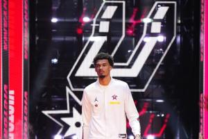 楊毅：我和周琦探討過 若中國有文班基本在12、15歲之后就消失了