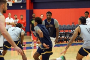 期待新賽季表現(xiàn)！鵜鶘官方曬訓(xùn)練照：錫安在列 老六防守普爾