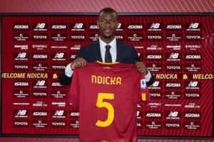 記者：羅馬主力中衛(wèi)恩迪卡并未肌肉拉傷，被換下只是因為抽筋