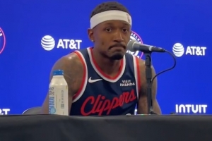 比爾：我100%想長(zhǎng)留快船 我妻子就是洛杉磯的&我也很適應(yīng)這里