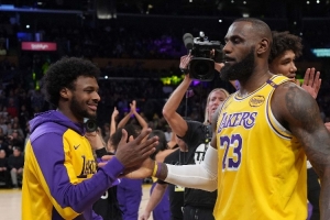 詹姆斯下賽季會(huì)退役嗎？杰弗森調(diào)侃：你是說(shuō)布朗尼-詹姆斯嗎？