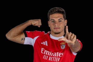 記者；巴薩引援鎖定本菲卡19歲后衛(wèi)奧利維拉，德科與其經(jīng)紀(jì)人會(huì)面