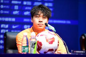 新秀+1！泰山小將齊千程參加賽前發(fā)布會，將進入本輪中超比賽名單