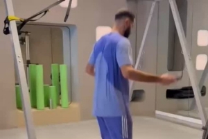 輕松自如！37歲本澤馬社媒曬跳繩訓(xùn)練視頻