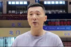 劉煒：全隊(duì)進(jìn)行了球性練習(xí) 不能遇到壓迫防守就抱著球形成死球