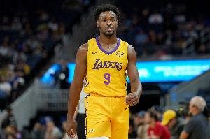 手感不佳！布朗尼6投2中&三分3中1得到5分3板3助1斷1帽 出現(xiàn)5失誤