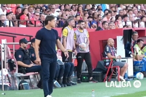 振臂歡呼+擁抱阿古梅！塞維利亞回顧擊敗巴薩時(shí)主帥反應(yīng)