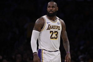 安東尼：我無(wú)法預(yù)知詹姆斯的決定 但他理應(yīng)終老湖人！