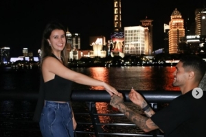 恭喜?西海岸外援里切利在上海外灘求婚成功