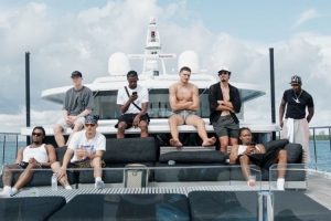 熱火兄弟情！希羅曬照：眾隊(duì)友們游艇出海團(tuán)建！