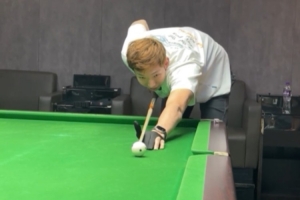 水平如何？周琦社媒曬自己打臺球視頻：臺球“刺客”