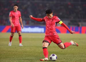 韓媒：孫興慜近期在韓國(guó)隊(duì)出場(chǎng)時(shí)間減少，這可能對(duì)球隊(duì)不利