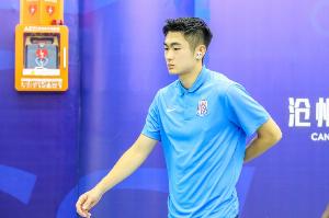 記者：申花今天飛赴青島 阿蘇埃等四將陸續(xù)歸隊 聯賽沖刺有喜有憂