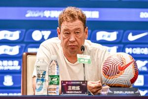 斯盧茨基：路易斯合練次數不多，但明天登場應該沒有問題