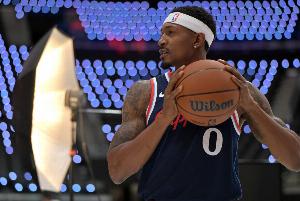 首秀發(fā)揮不錯！比爾上半場兩分6中6砍下12分2籃板 正負值+5