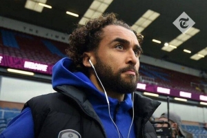 郵報：伯恩利vs利茲聯(lián)進行單膝跪地儀式時，勒溫拒絕跪地選擇站立