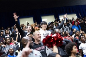 回饋球迷！開拓者官方曬今日社區(qū)活動照 楊瀚森&利拉德領(lǐng)銜入鏡